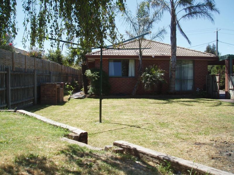 19 Simon Drive, Pakenham VIC 3810