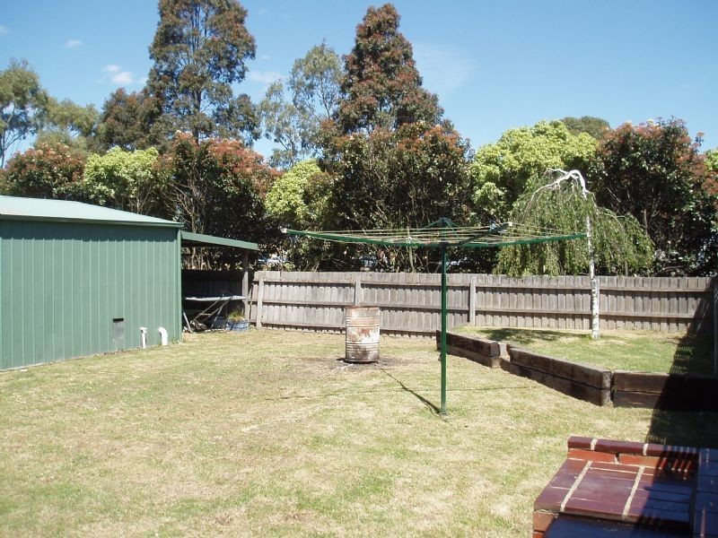 19 Simon Drive, Pakenham VIC 3810