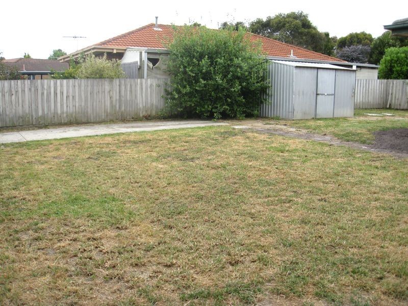 4 Gullquist Way, Pakenham VIC 3810