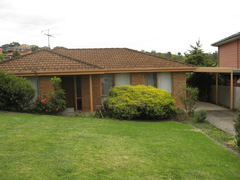 123 Eagle Drive, Pakenham VIC 3810