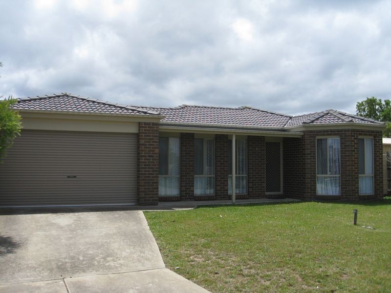 39 Grevillea Place, Pakenham VIC 3810