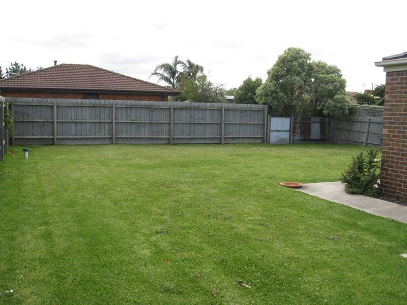 39 Grevillea Place, Pakenham VIC 3810