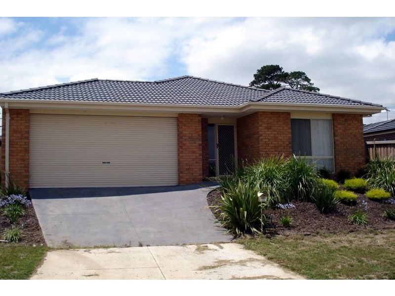 15 Tyrone Avenue, Pakenham VIC 3810