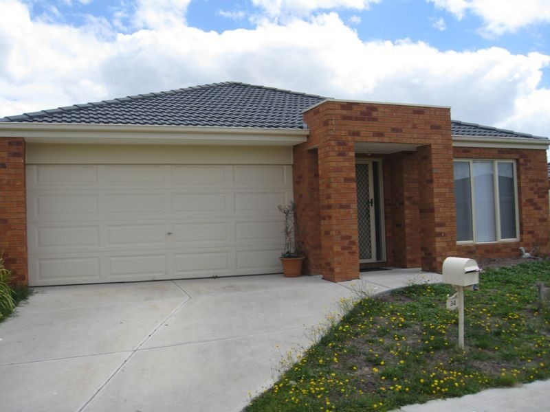 34 Camelia Way, Pakenham VIC 3810