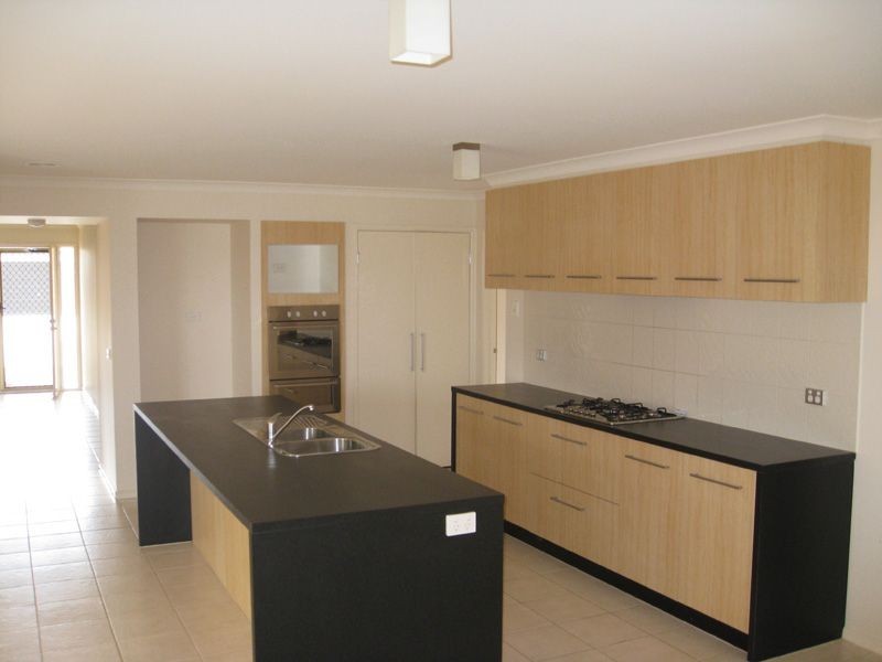 34 Camelia Way, Pakenham VIC 3810