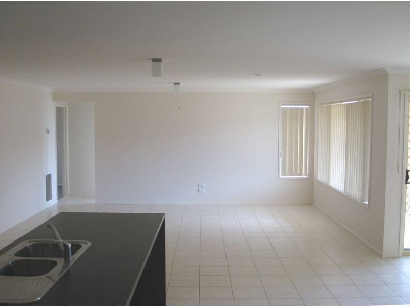 34 Camelia Way, Pakenham VIC 3810