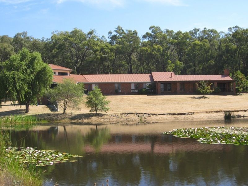 235 Thewlis Road, Pakenham VIC 3810