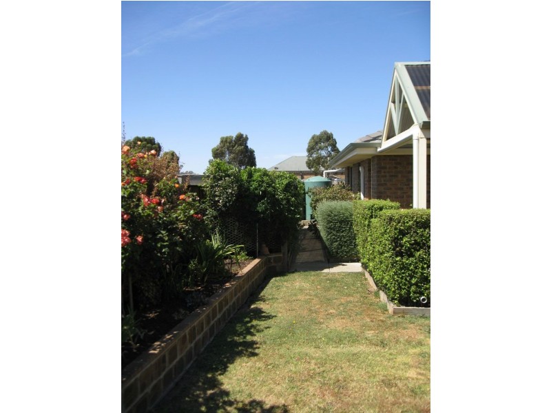 11 Naples Way, Pakenham VIC 3810