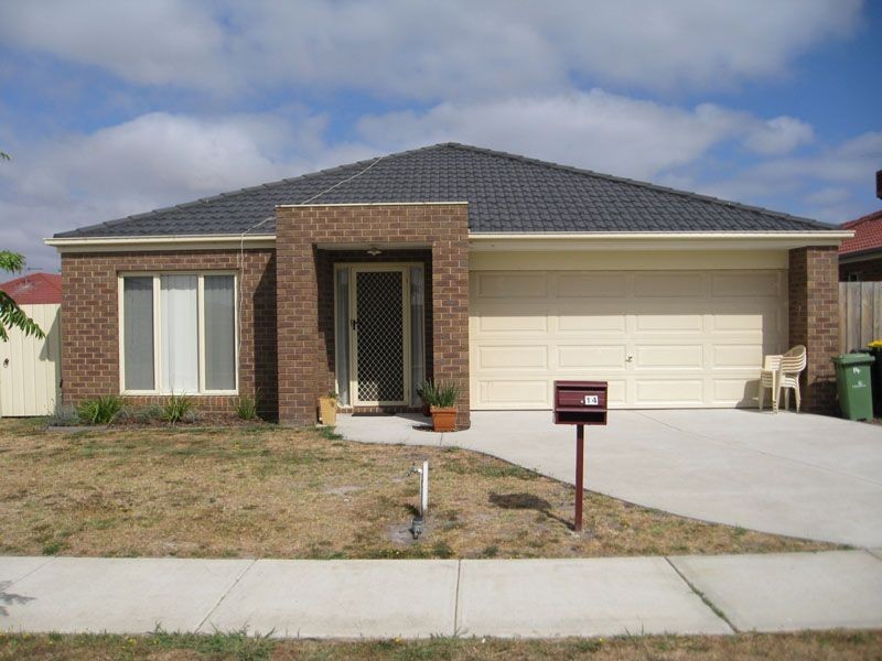 14 Honeyeater Way, Pakenham VIC 3810