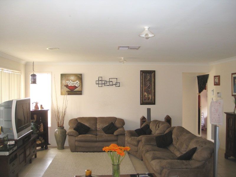 14 Honeyeater Way, Pakenham VIC 3810