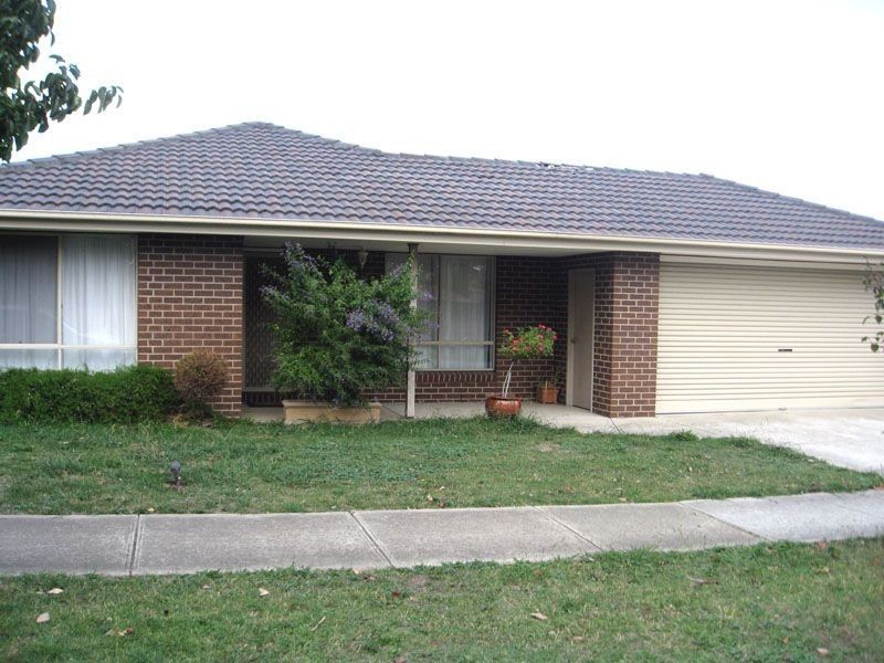 77 Ebony Drive, Pakenham VIC 3810