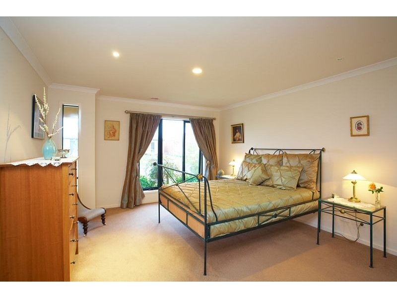 73 Sandalwood Drive, Pakenham VIC 3810