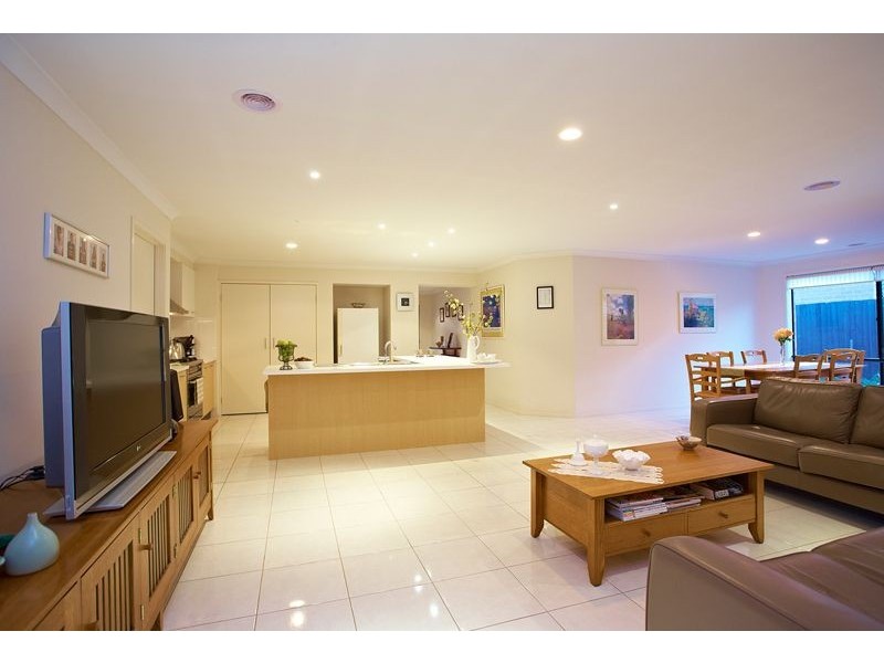 73 Sandalwood Drive, Pakenham VIC 3810