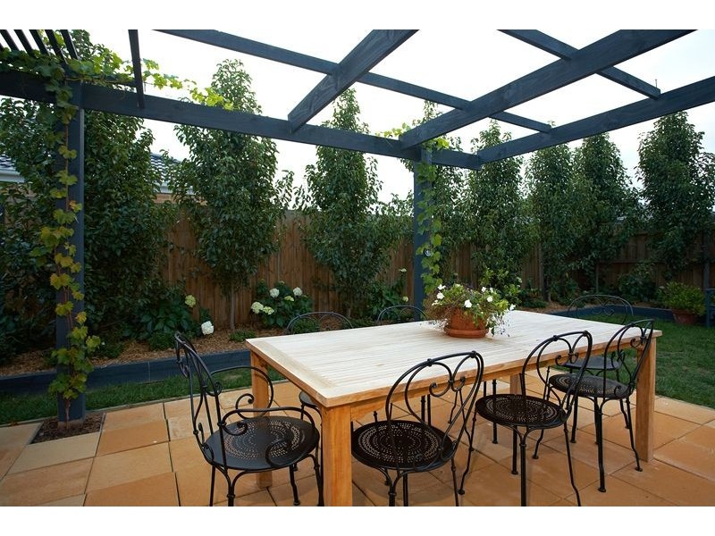 73 Sandalwood Drive, Pakenham VIC 3810