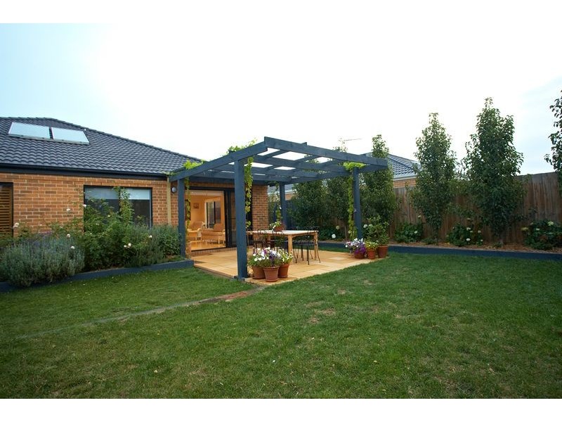 73 Sandalwood Drive, Pakenham VIC 3810