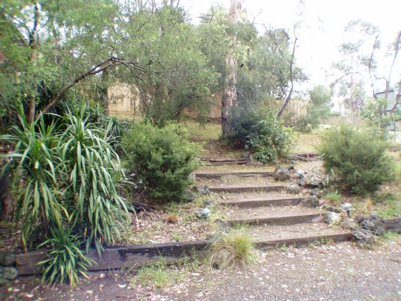 32 Littlejohn Road, Warranwood VIC 3134
