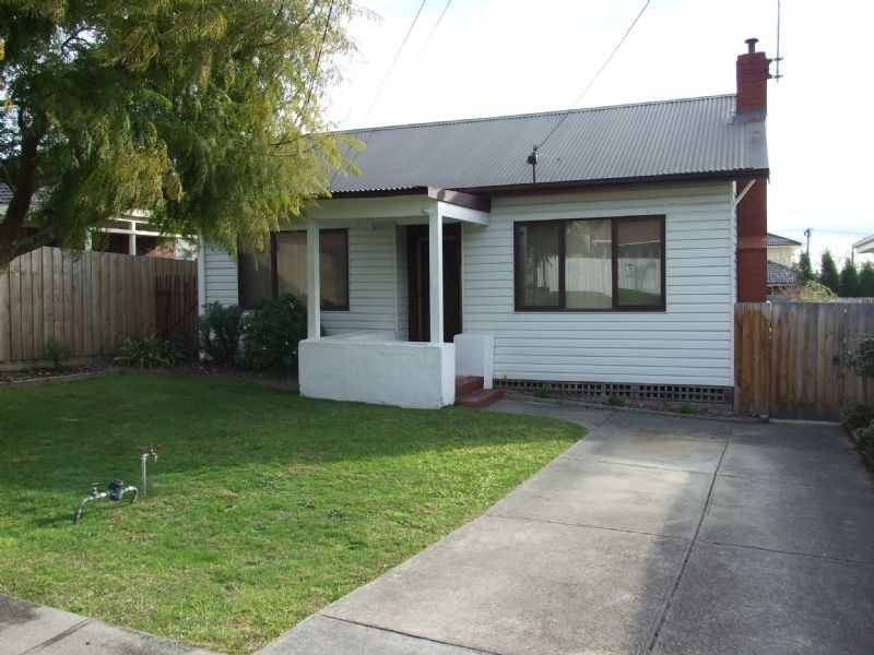 32 Deakin Street, Mitcham VIC 3132