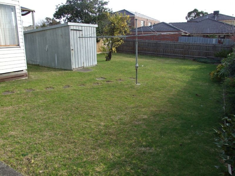 32 Deakin Street, Mitcham VIC 3132