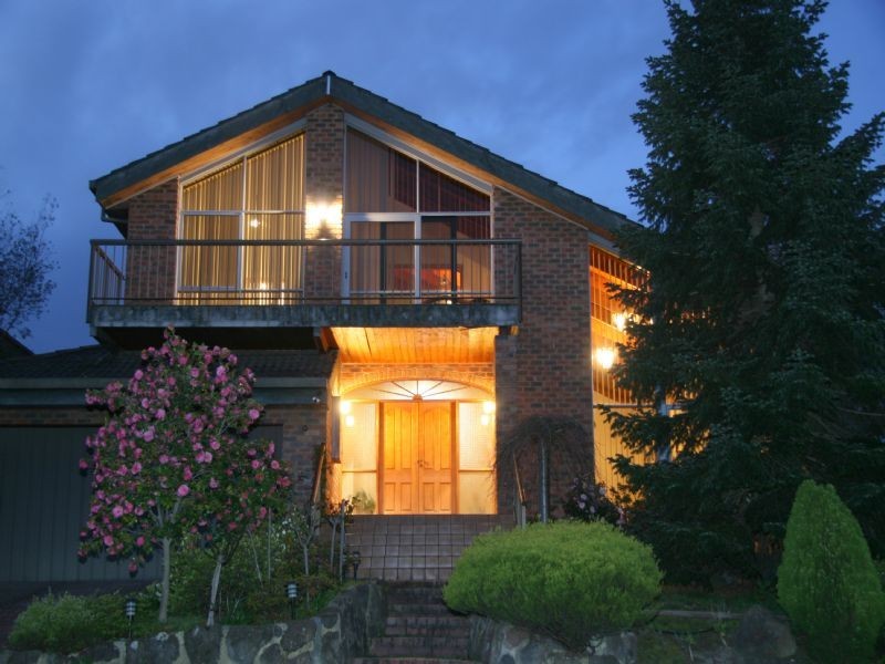 10 Stonington Place, Ringwood North VIC 3134