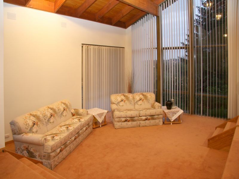 10 Stonington Place, Ringwood North VIC 3134