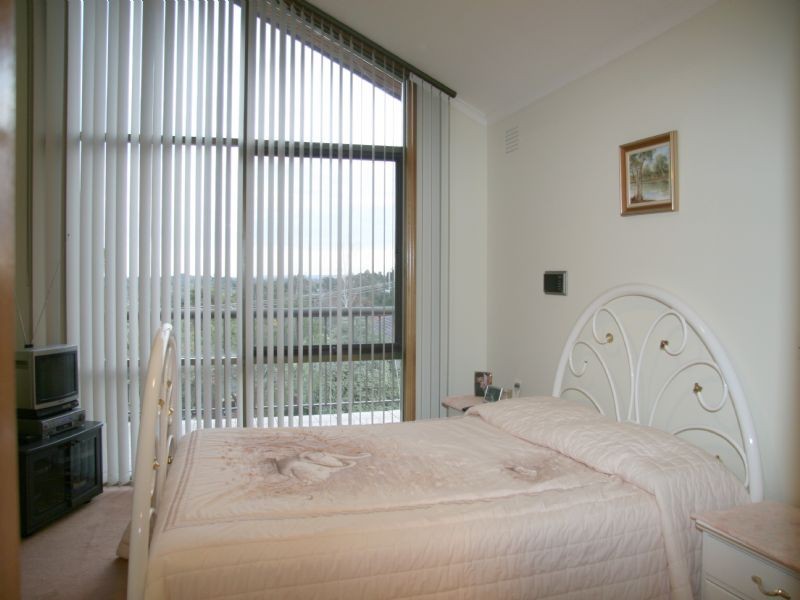 10 Stonington Place, Ringwood North VIC 3134