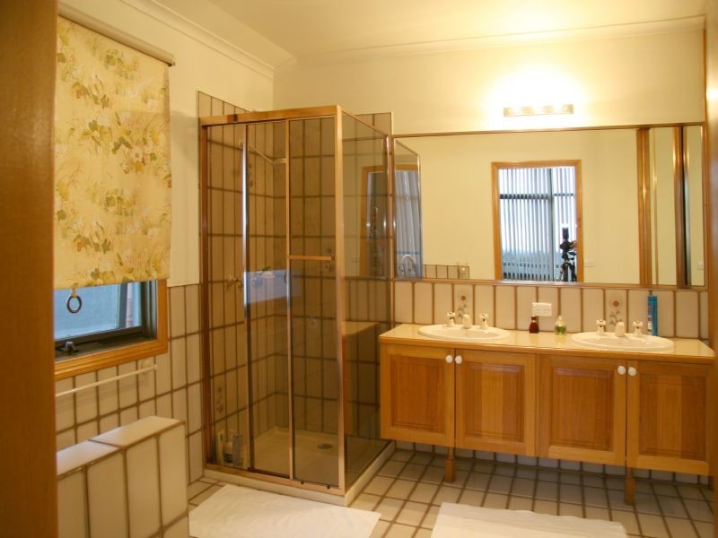 10 Stonington Place, Ringwood North VIC 3134