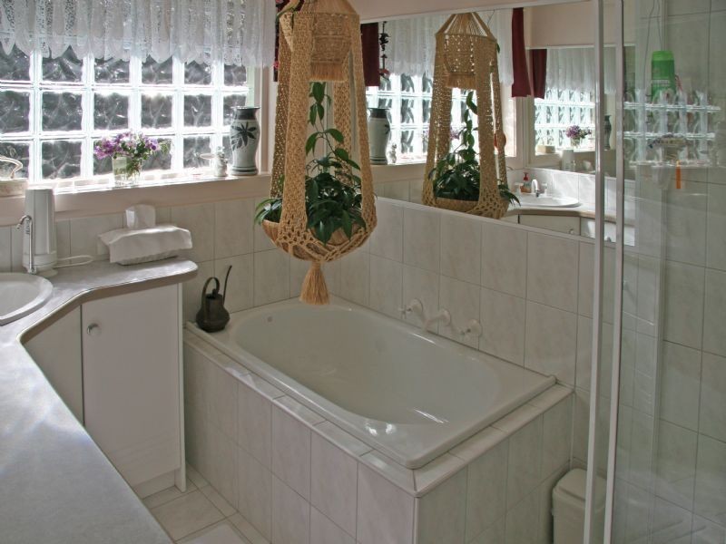 44 Holyrood Crescent, Ringwood VIC 3134