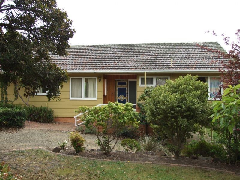 1 Prince Edward Avenue, Mitcham VIC 3132