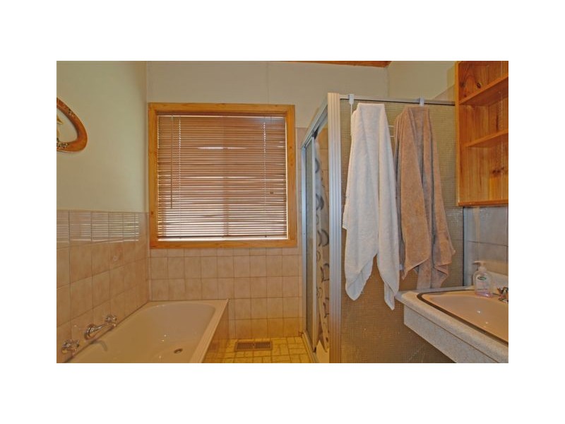 17 Bailey Grove, Wandin North VIC 3139