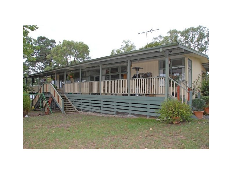 17 Bailey Grove, Wandin North VIC 3139