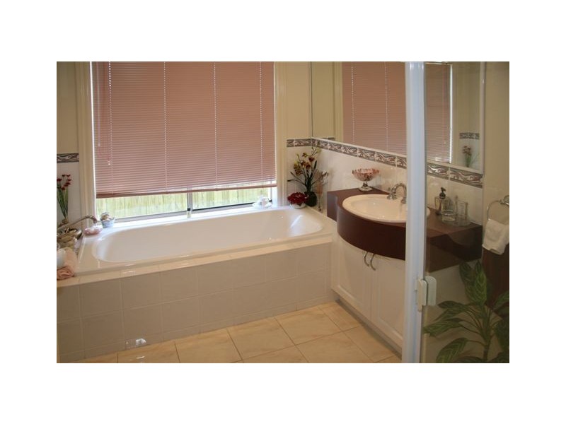 2 Brook Place, Ringwood North VIC 3134