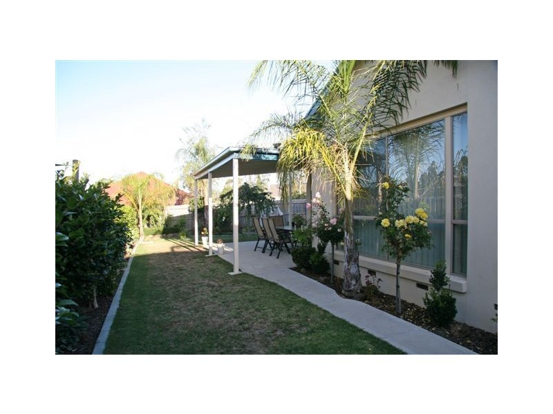 2 Brook Place, Ringwood North VIC 3134