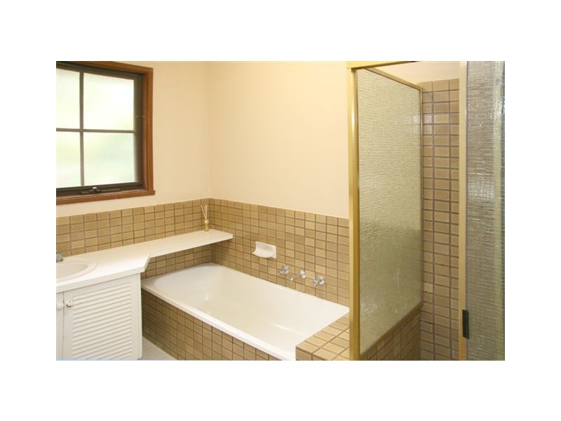 11 Jull Parade, Ringwood North VIC 3134