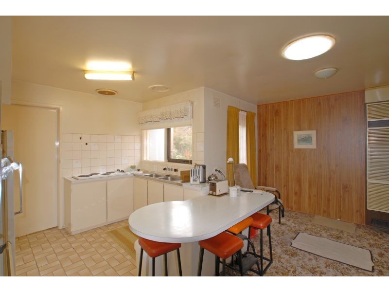 42 Holyrood Crescent, Ringwood North VIC 3134