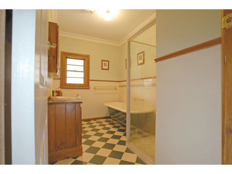 122 Mount Dandenong Road, Ringwood East VIC 3135