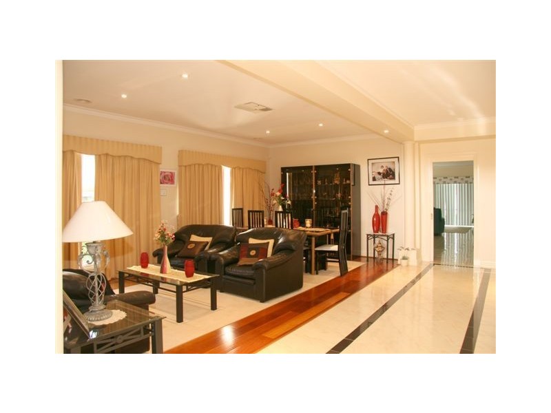 2 Brook Place, Ringwood North VIC 3134