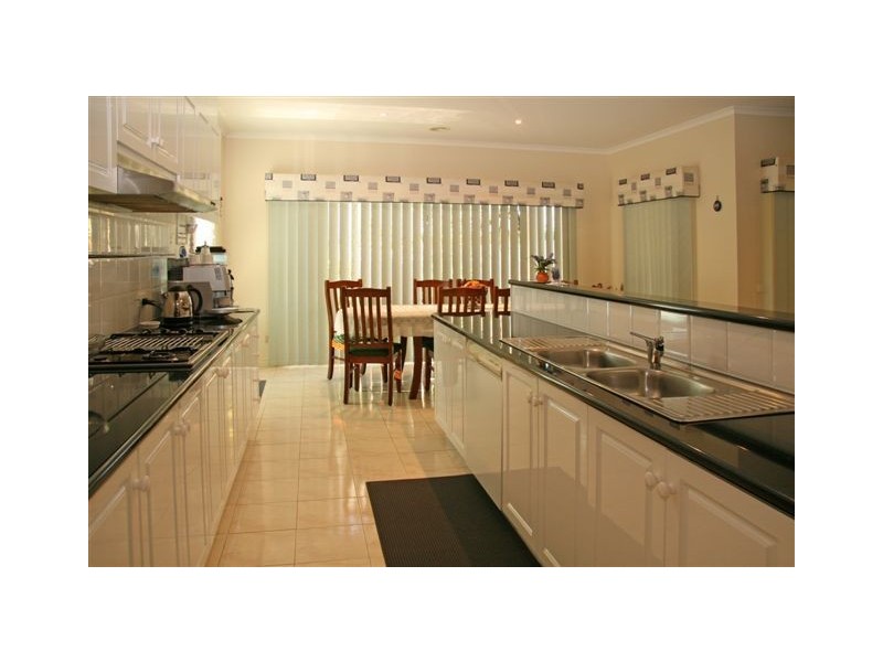 2 Brook Place, Ringwood North VIC 3134