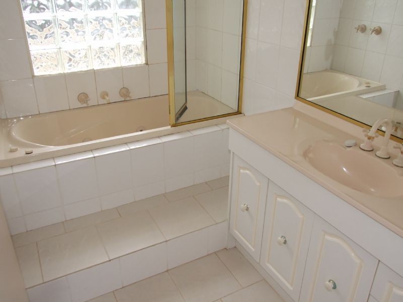 25 Burlock Avenue, Ringwood North VIC 3134