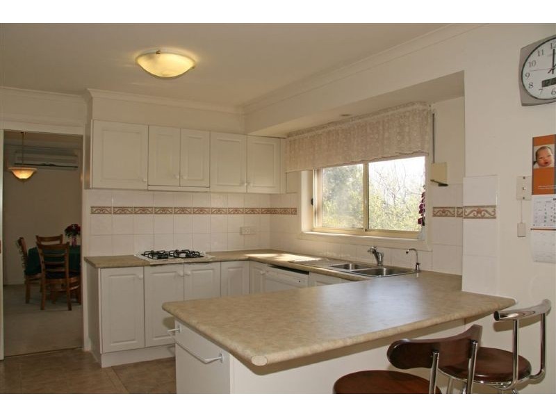 2/27 Evon Avenue, Ringwood East VIC 3135