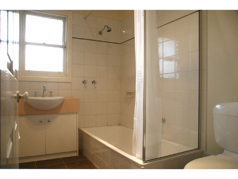 1/9 Railway Avenue, Ringwood East VIC 3135