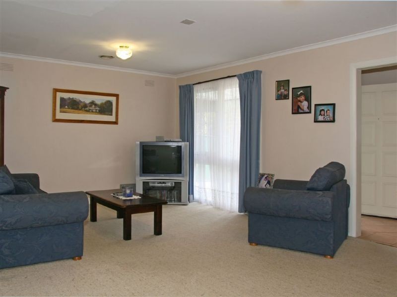 5 Holyrood Crescent, Ringwood VIC 3134