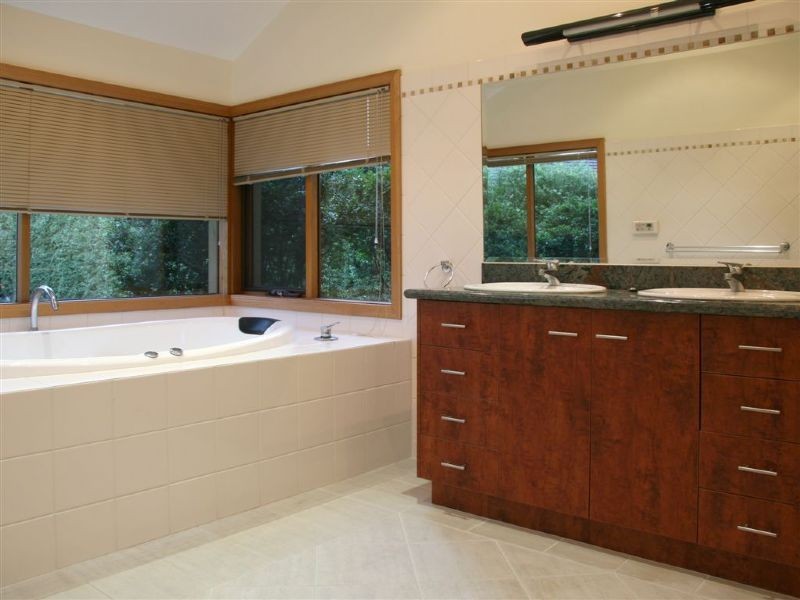 17 Collins Place, Ringwood North VIC 3134