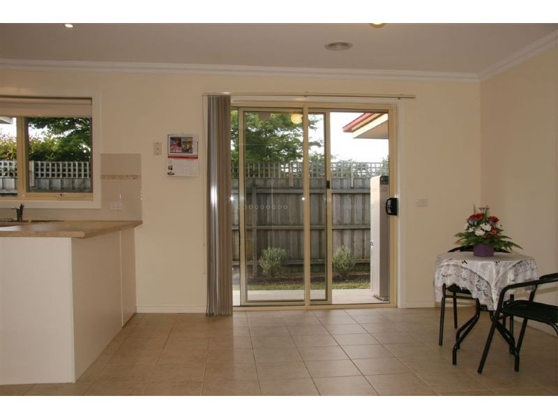 2/85 Liverpool Road, Kilsyth VIC 3137