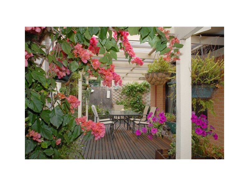 2/24 Barkly Street, Ringwood VIC 3134