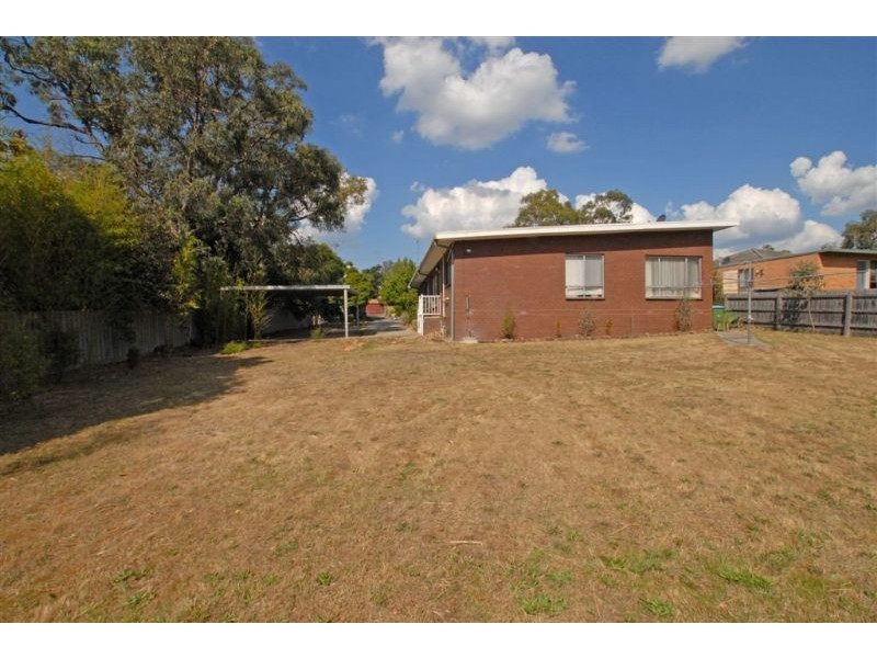 4 Mackenzie Court, Croydon South VIC 3136