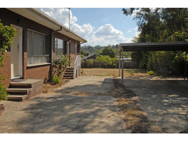 4 Mackenzie Court, Croydon South VIC 3136