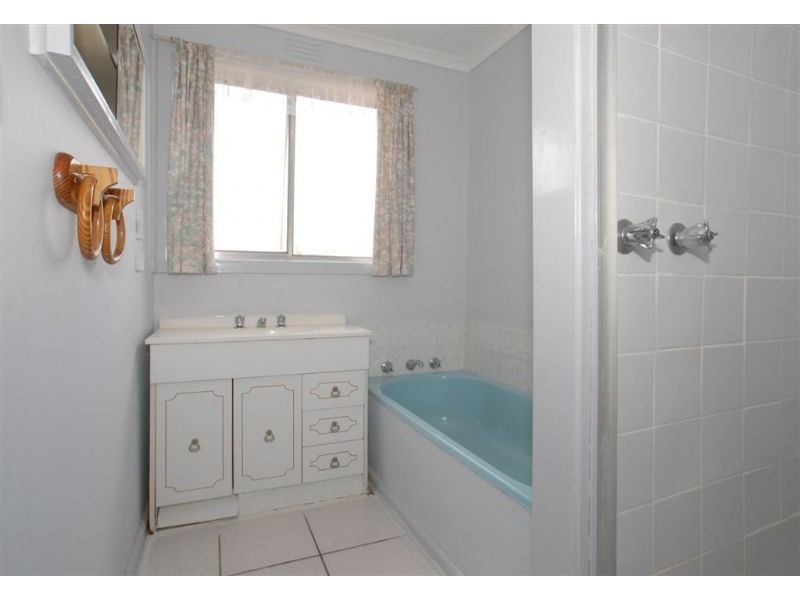 4 Mackenzie Court, Croydon South VIC 3136