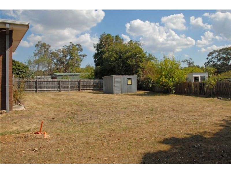 4 Mackenzie Court, Croydon South VIC 3136