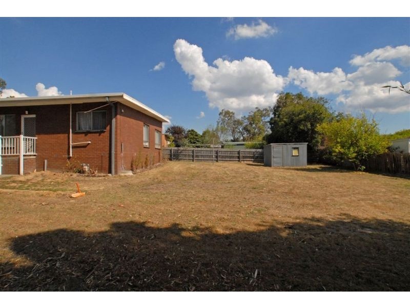 4 Mackenzie Court, Croydon South VIC 3136