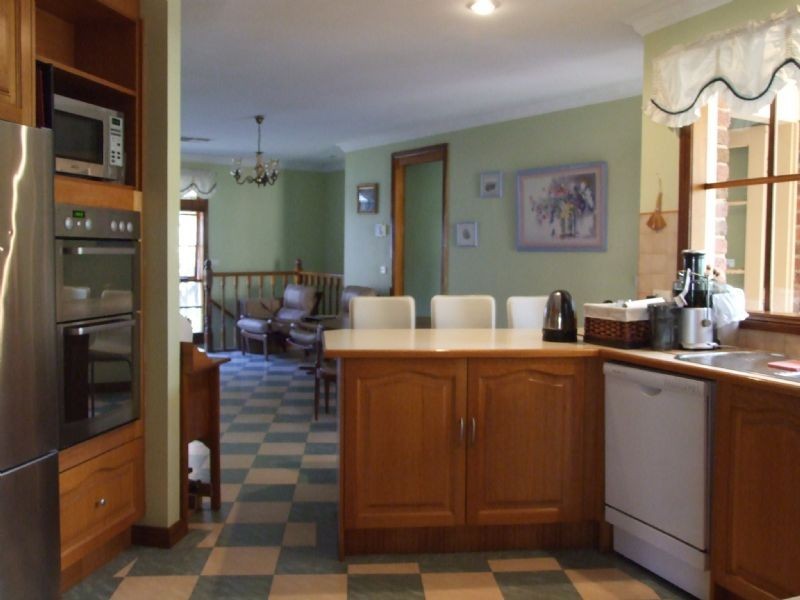 7 The Dell, Croydon North VIC 3136